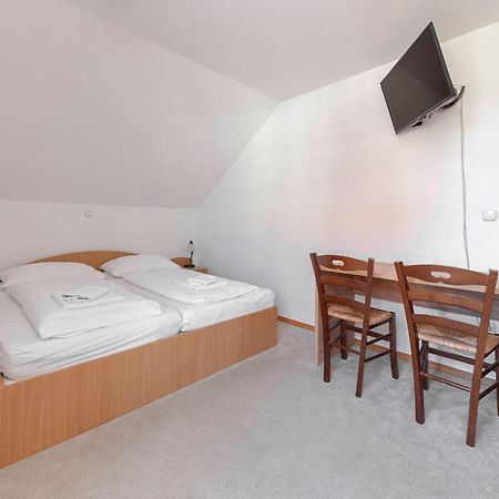 Gostilna Logar Hotel Hotemaze Exterior foto