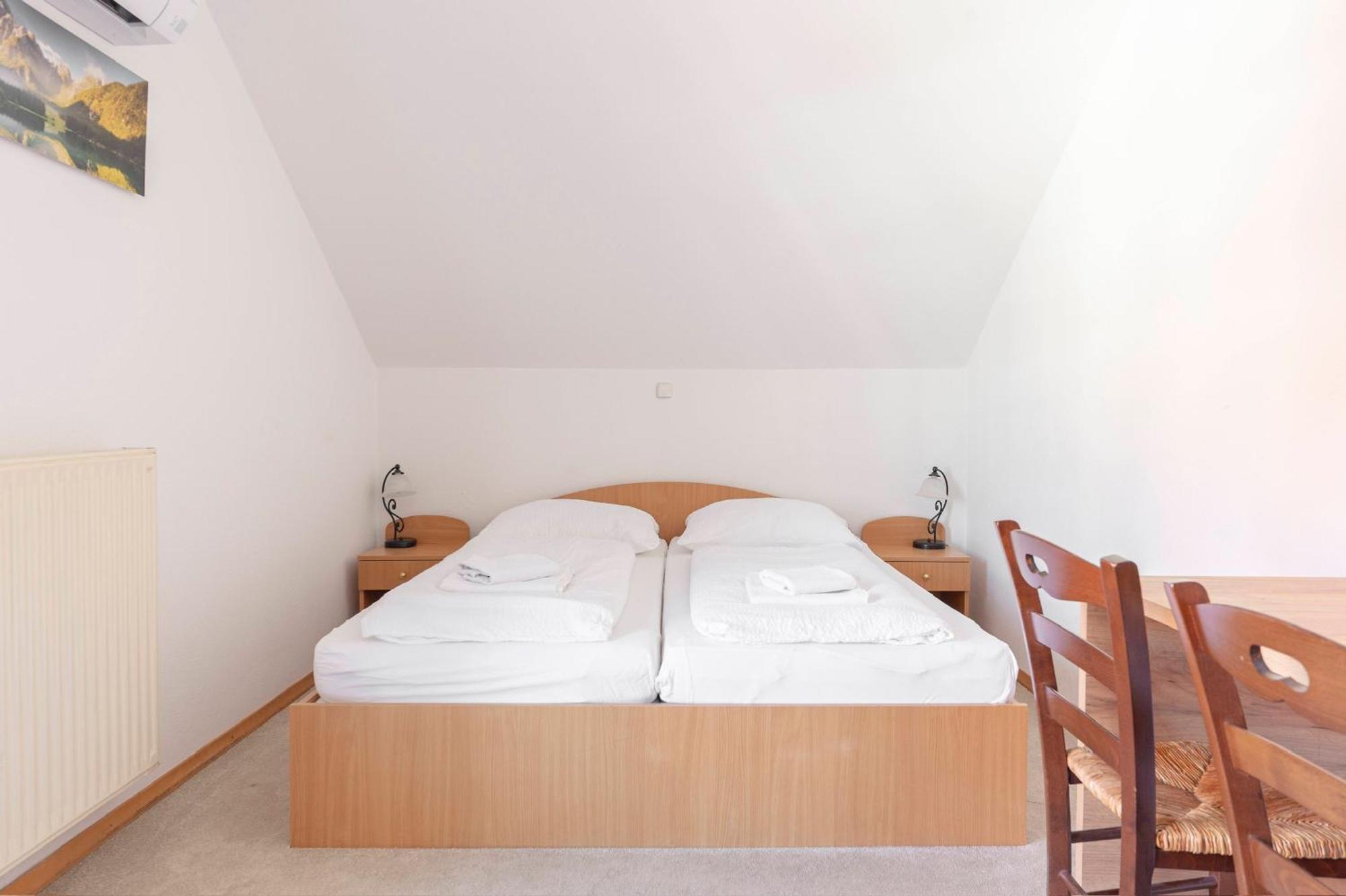 Gostilna Logar Hotel Hotemaze Exterior foto