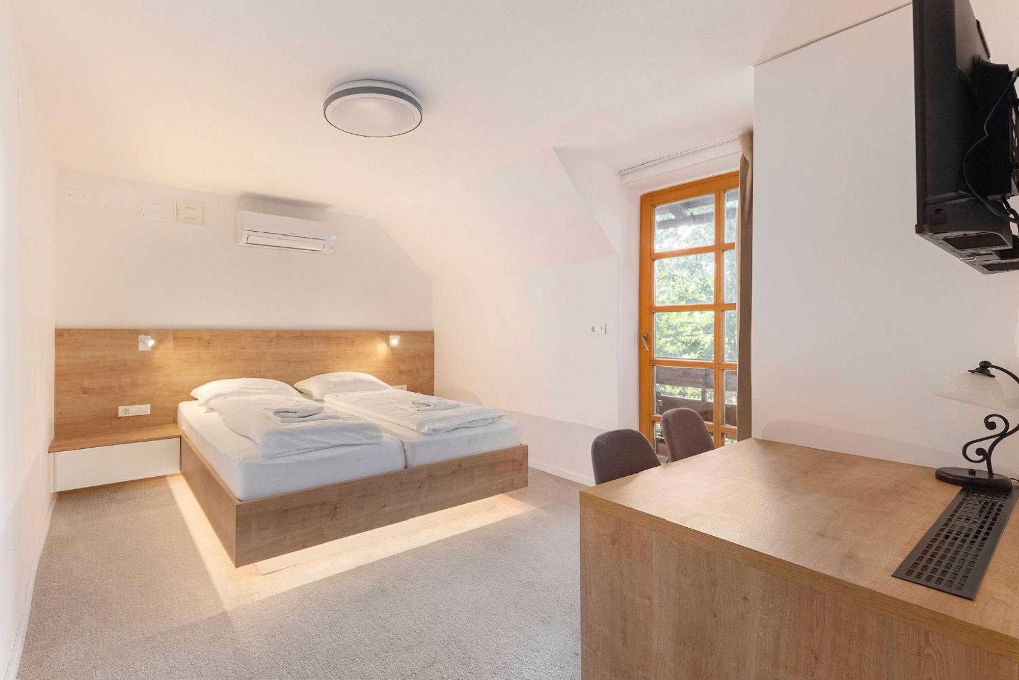 Gostilna Logar Hotel Hotemaze Exterior foto